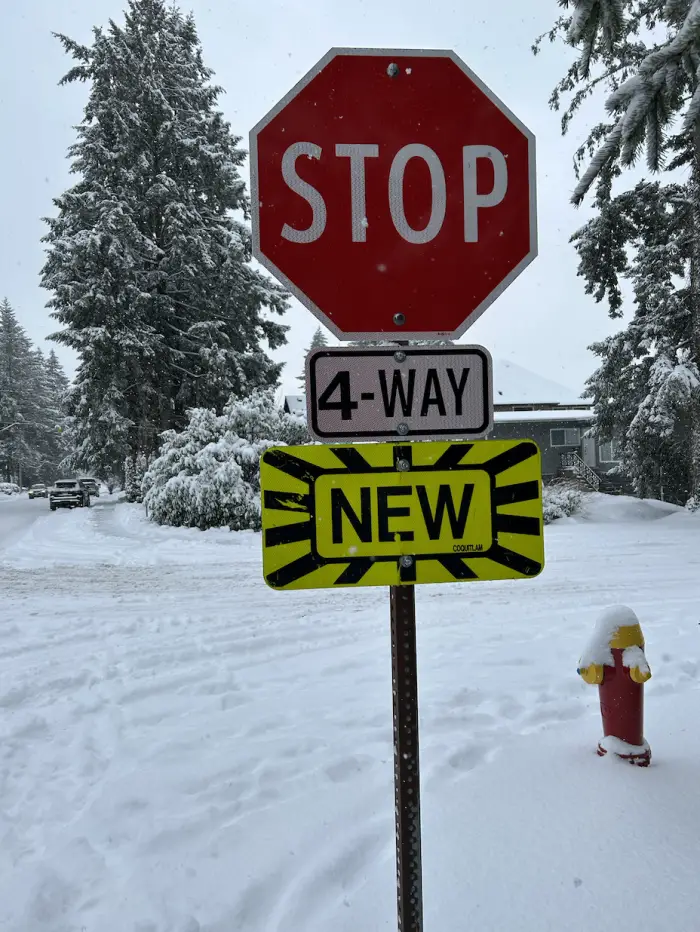 4 way stop sign canada 