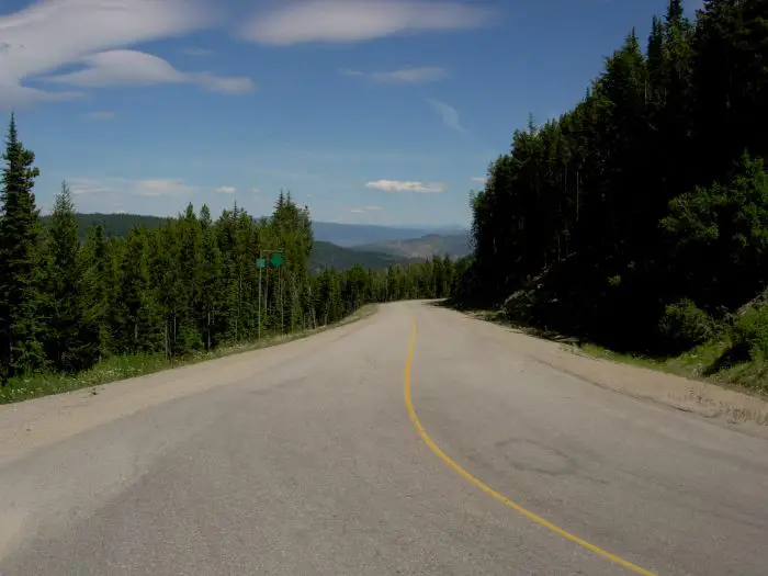 single yellow solid road line 